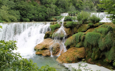 Turistički vozić sletio s puta na Plitvicama, ima povrijeđenih
