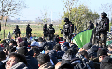 Policija Srbije pronašla oružje i obilježja OVK-a kod migranata