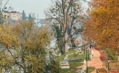 Završeni svi radovi: Čaroban jesenji izgled plaže između Gradskog i Zelenog mosta