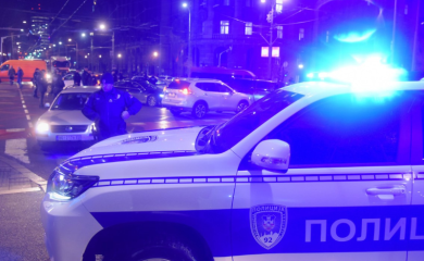 Filmska hapšenje: Lopovi tokom bjekstva kolima pregazili ljude pa se sudarili sa policijom