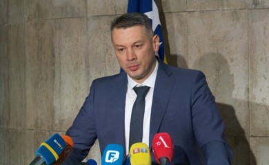 Nešić o tri prsta: Nemam namjeru da se izvinjavam što sam Srbin