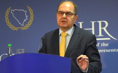 Šmit poništio Zakon o nepokretnoj imovini Srpske