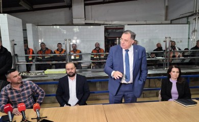 Prekinut štrajk nakon sastanka sa Dodikom: radnici „Nove Ljubije“ dobijaju šest plata