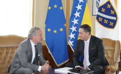 Bećirović od Zatlera traži sankcije EU za Dodika