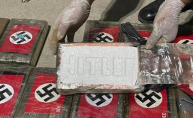 Na vrhu pisalo Hitler! Zaplijenjeno 58 kilograma kokaina u paketima sa nacističkom zastavom