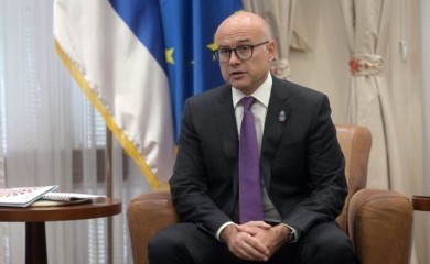 Ko je čovjek koji je zamijenio Vučića na čelu SNS-a