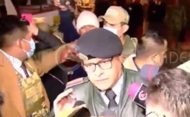 Propao državni udar u Boliviji: General uhapšen pred kamerama