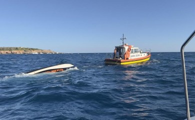 Incident na crnogorskom primorju: Gliser potonuo, spaseno devet ljudi