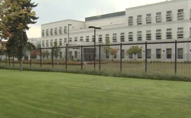 „Luđe da ne može biti“ Vlast želi “kazniti” one koji razgovaraju sa stranim diplomatama