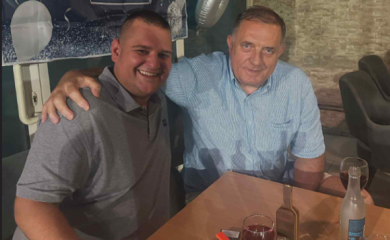 Bilbija objavio fotografiju i poručio: Zna se ko je tata igre!