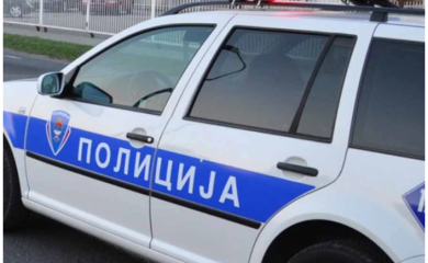 DOBOJ: Metalnim polugama oštetili "Audi", policija uhapsila dva lica