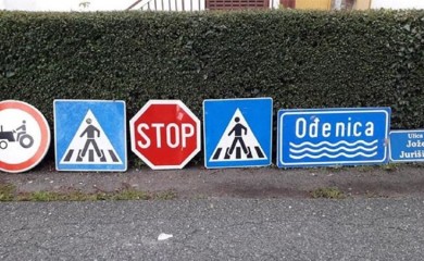 Pijani muškarac u Virovitici ukrao šest saobraćajnih znakova