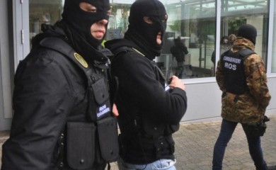 Policija uhapsila devetoricu mladića: Silovali dvije djevojčice i sve snimali