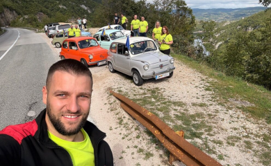 Sa šest fića obilaze BiH, najstariji ima skoro 70 godina
