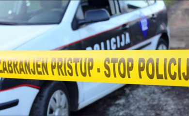 Pronađena veća količina radnih mašina, oružje, droga i falsifikovani novac