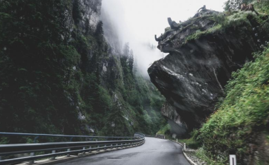 Putevi BiH mokri, magla smanjuje vidljivost