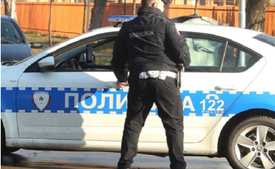 Gosta u lokalu tukli pajserom dok nije pao u nesvijest, povrijeđena i konobarica