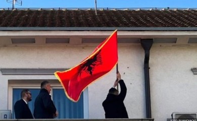 Opet ista priča: Albanska zastava na zgradi opštine u Srbiji