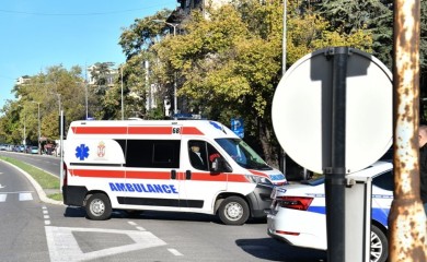Preminuo učenik u Leskovcu nakon što je pretučen metalnim šipkama ispred srednje škole