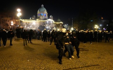 Sedmoro priznalo krivicu: Saslušani osumnjičeni za nerede u Beogradu