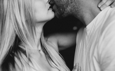 Šta svaki muškarac uradi prije prvog poljupca?