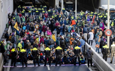 Klimatski aktivisti blokirali put u Hagu, policija uhapsila demonstrante
