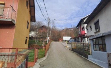 U dvorište kuće bačena bomba! Eksplozija uznemirila mještane banjalučkog naselja