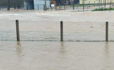 Haotično u više banjalučkih naselja: Kuće u Zalužanima odsječene, izlila se rijeka Dragočajka VIDEO
