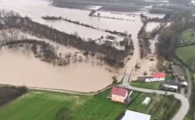 Poplavljena područja oko Gradiške, pogledajte snimak iz helikoptera (VIDEO)