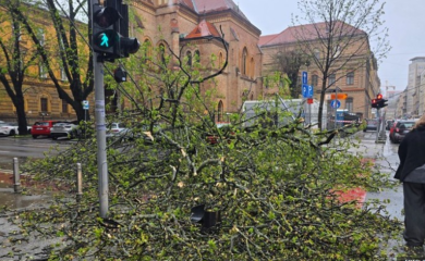 Jednom u sto godina: U Zagrebu orkanski udari vjetra, premašili brzinu od 115 kilometara na čas