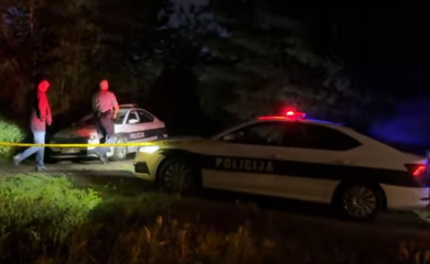 Policija i dalje traga za muškarcem koji je ranio oca i sina