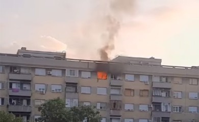 Zbog punjača izgorio čitav stan u Beogradu (VIDEO)