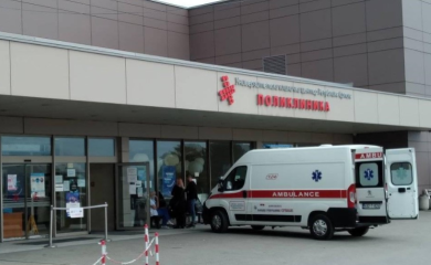 Tužne vijesti iz UKC-a, preminula žena povrijeđena u udesu na auto-putu