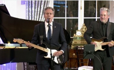 Pjeva li Blinken bolje od Dačića? (VIDEO)