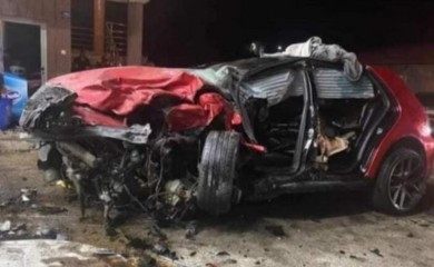 Teška nesreća, sudar “mercedesa” i “golfa”: Izvlačili vozača iz smrskanog automobila