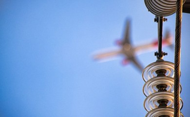 Spašene dvije osobe iz aviona koji je pao na dalekovode