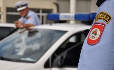 Užasan napad u Banjaluci: Šakom udario ženu na autobuskom stajalištu