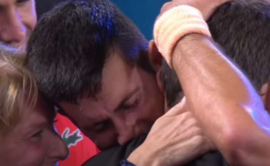 Novak se slomio nakon osvajanja epske krune, plakala je "Rod Lejver arena", plakali smo i mi (VIDEO)