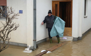 PRIJEDOR POD VODOM Zaplavljeno oko 600 objekata, timovi civilne zaštite evakuišu građane