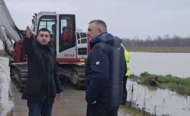 Vanredna situacija u Pelagićevu, Minić na terenu – nasipi stabilni, ekipe pripravne