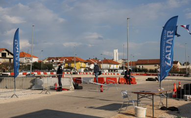 Automobil izletio sa staze u Zadru: Četvoro povrijeđenih, među njima i beba