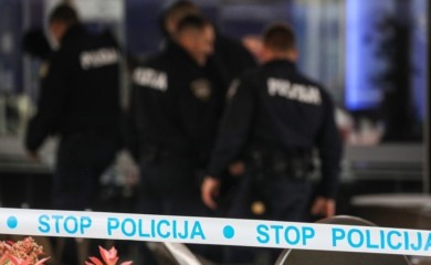 Policija privela suprugu: Muškarac izboden u stanu