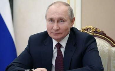 Putin dobio Kuran na poklon u džamiji Džuma u Derbentu