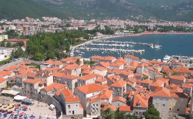 Masovno trovanje hranom u Budvi