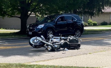 U sudaru motora i BMW-a nastradao motociklista