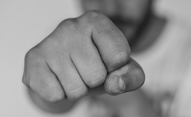 Mladić pretučen samo jer je komšinici rekao “ćao”