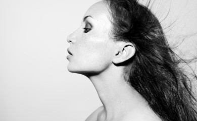 Kako temperatura vode tokom pranja utiče na zdravlje i izgled kose