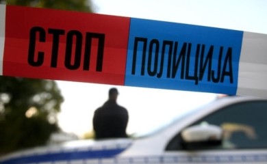 Uz prijetnu pištoljem odveo djevojku iz njenog stana