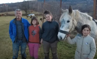 Majka ih ostavila zbog fejsbuka