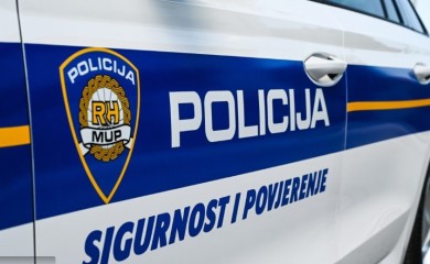 Kamion naletio na tri djevojke na trotoaru, jedna poginula